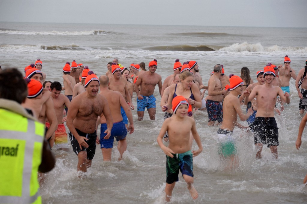 ../Images/Nieuwjaarsduik Nederzandt 2016 074.jpg